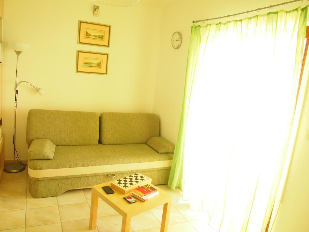 Bunari Apartments ตรีบูนย์ ภายนอก รูปภาพ