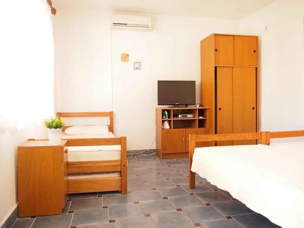 Bunari Apartments ตรีบูนย์ ภายนอก รูปภาพ