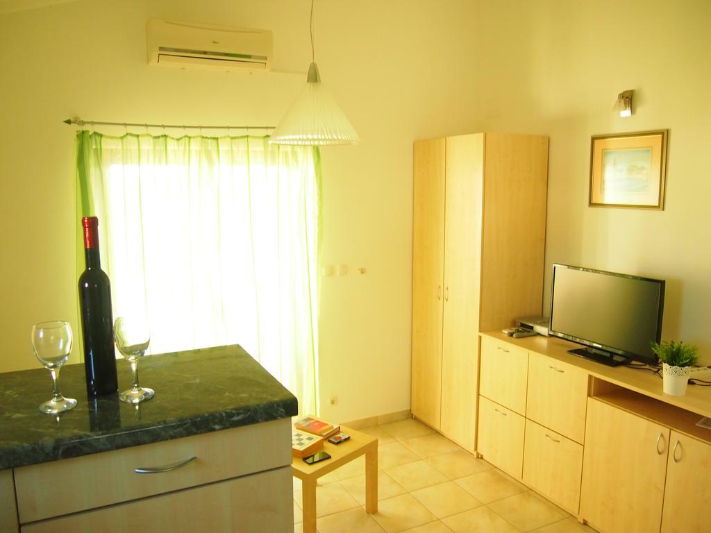Bunari Apartments ตรีบูนย์ ภายนอก รูปภาพ
